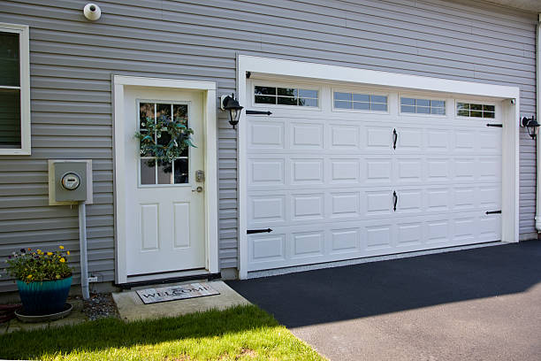 24/7 Emergency Garage Door Panel Replacement experts in Graymoor-Devondale, KY